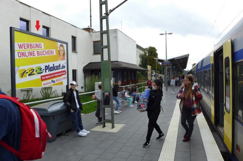 Bf, Bstg. Gleis 1a neben Kiosk