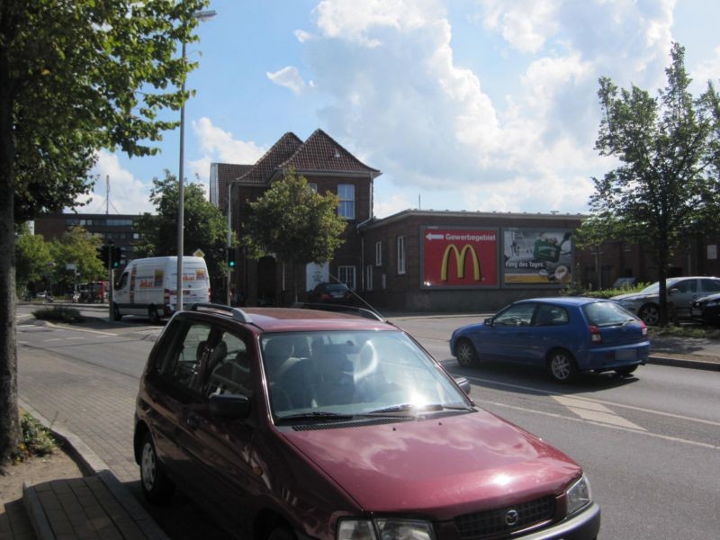 Poggenburgstr./Bahnhofsgebäude re.