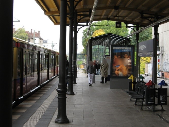 S-Bf Savignypl., Bstg. an Treppe zur Schlüterstr.