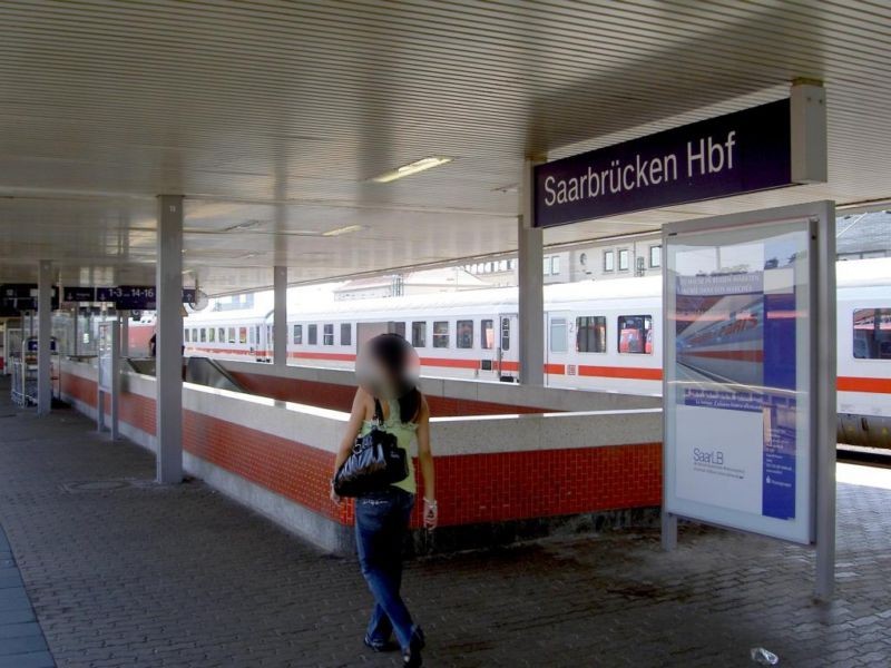 Hbf, Bstg. Gl. 12, vor Abg. z. Personentunnel