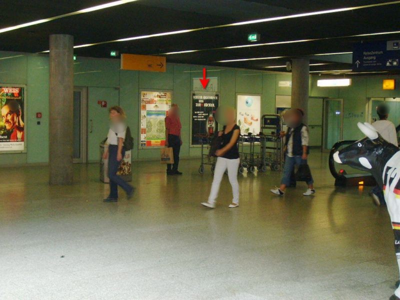 Hbf, Basement Lichthof, geg. Rolltreppe 7 Sto.