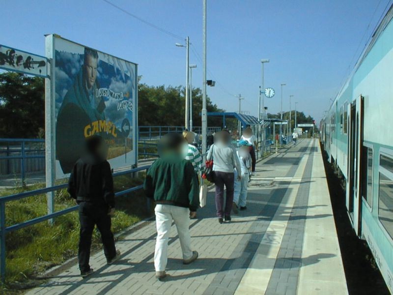 S-Bf Südstadt, Bstg.Ri. Hbf, am Zugang,Si. Bstg.