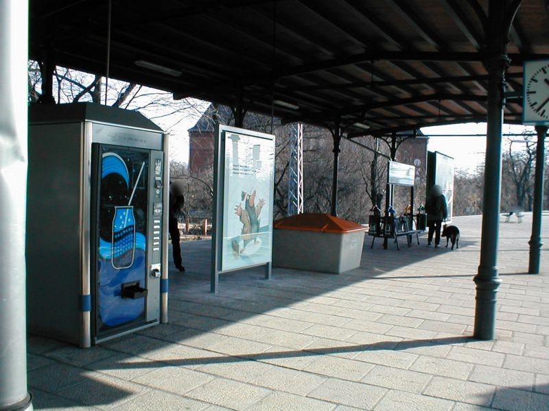 S-Bf Rummelsburg, Bstg., Gl. 2, Höhe Snackautomat