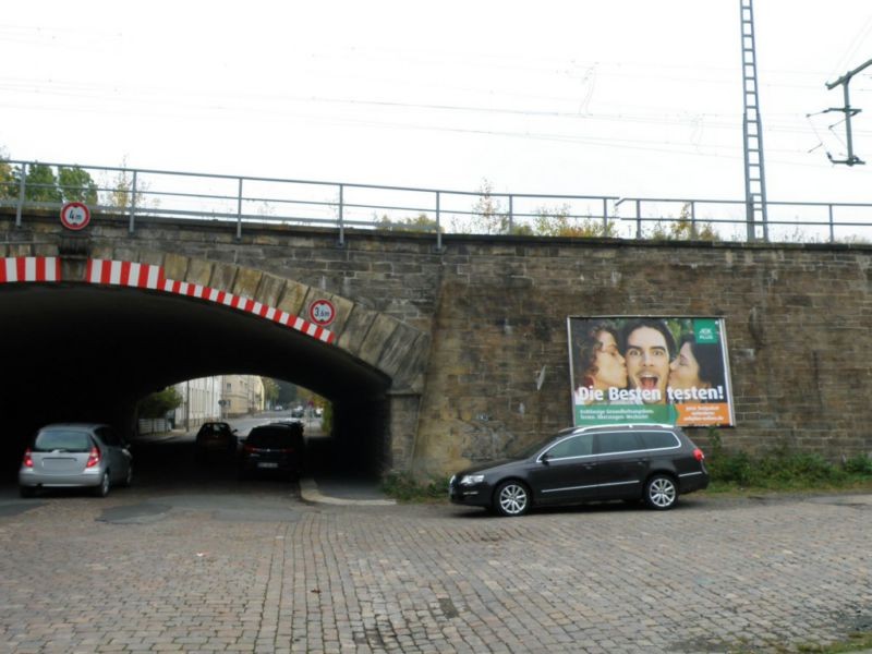 Friedrich-Olbricht-Str. Nh. Ladestr. quer re.