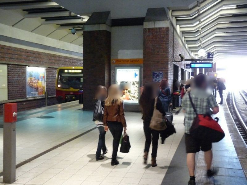 S-Bf Gesundbr., Gl. 1/2 Aufg. v. U-Bahn quer