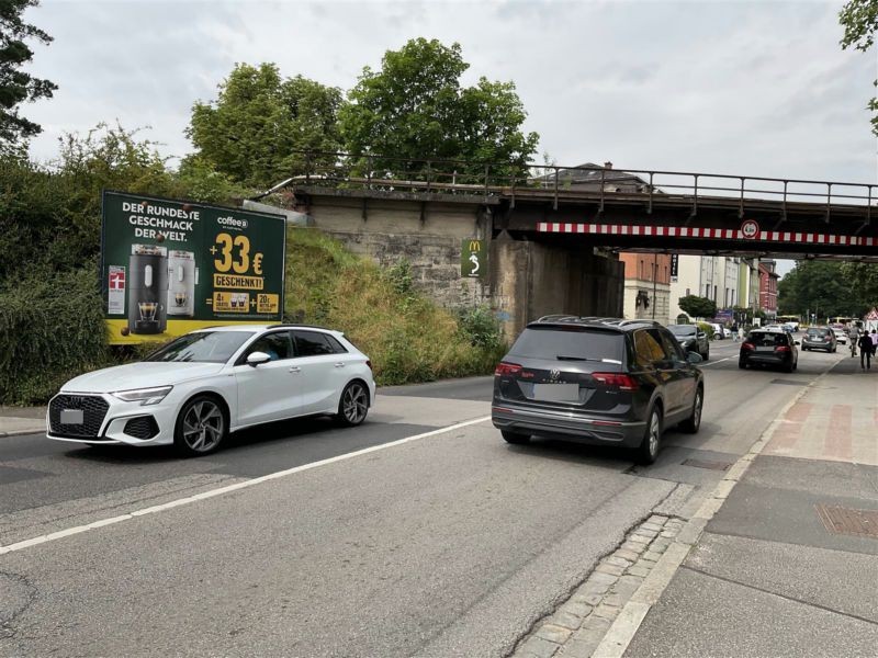 Regensburger Str  20 re. Ufg./Emailfabrikstr. geg.