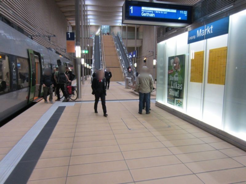 S-Bf Markt, City-Tunnel, Bstg.1, in Infowand