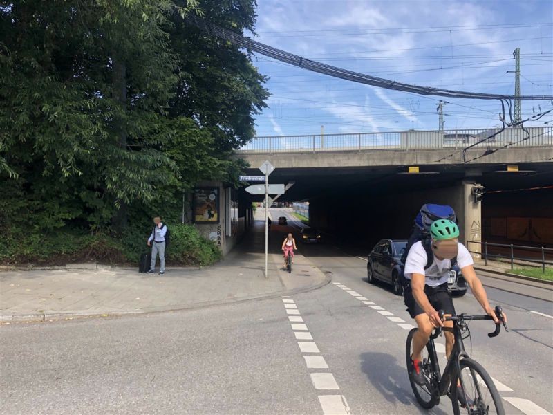 Berg-am-Laim Str./DB- Brücke sew. li.