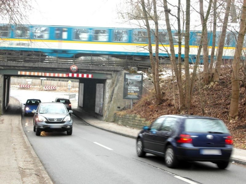 Limesstr. vor DB Brücke re.