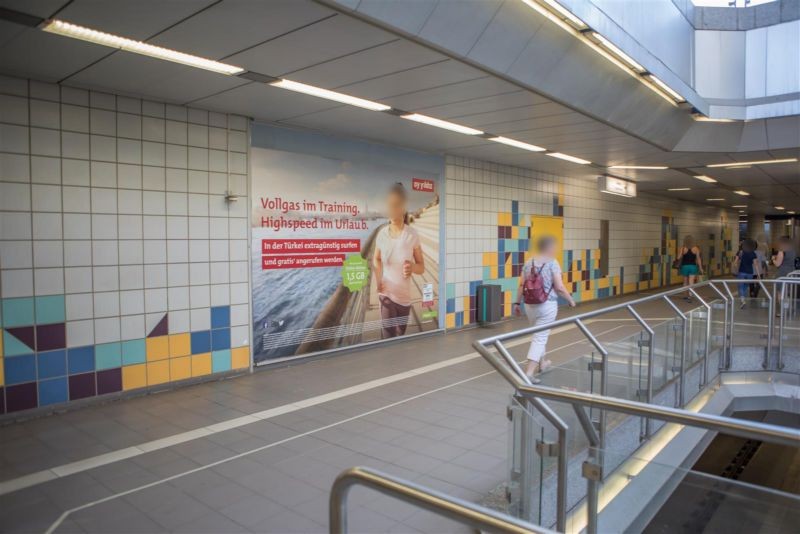 Ostbahnhof/B-Ebene/geg. Ausgang Grusonstr.