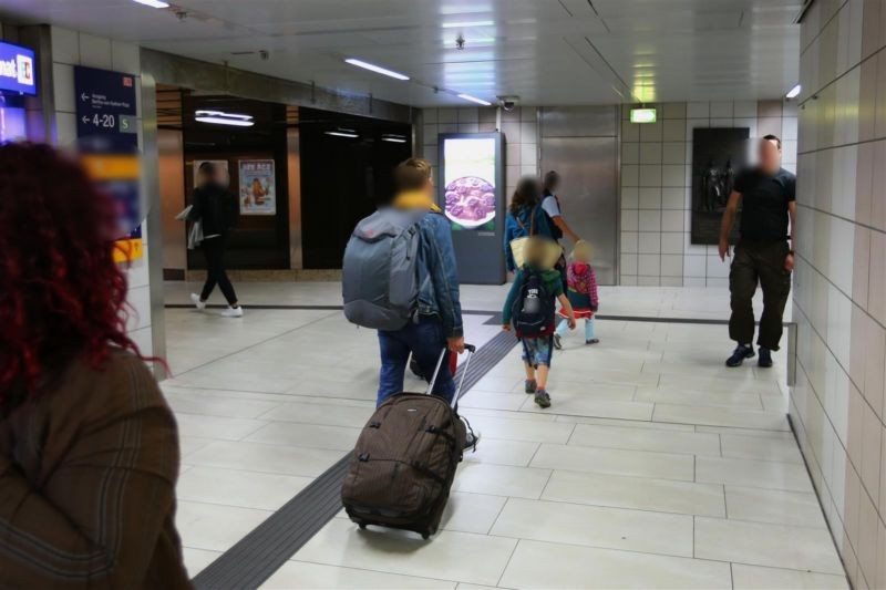 Hbf, Nordpassage, nb. der Sicherheitstür