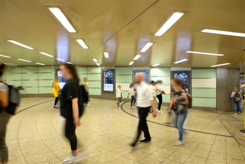 Hbf, Verteilerebene, Ri. U-Bahn, li., 2. Sto.