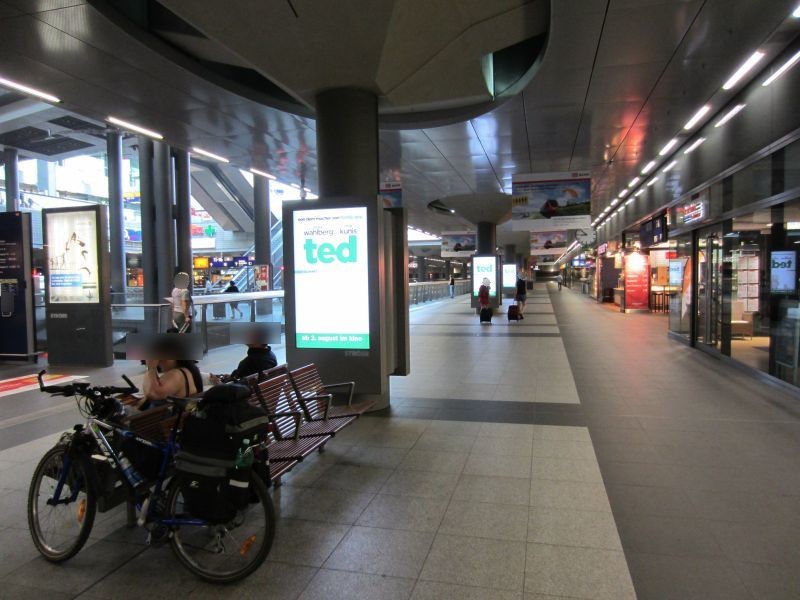 Hbf, E-1, Ostseite Säule 3, Sicht S