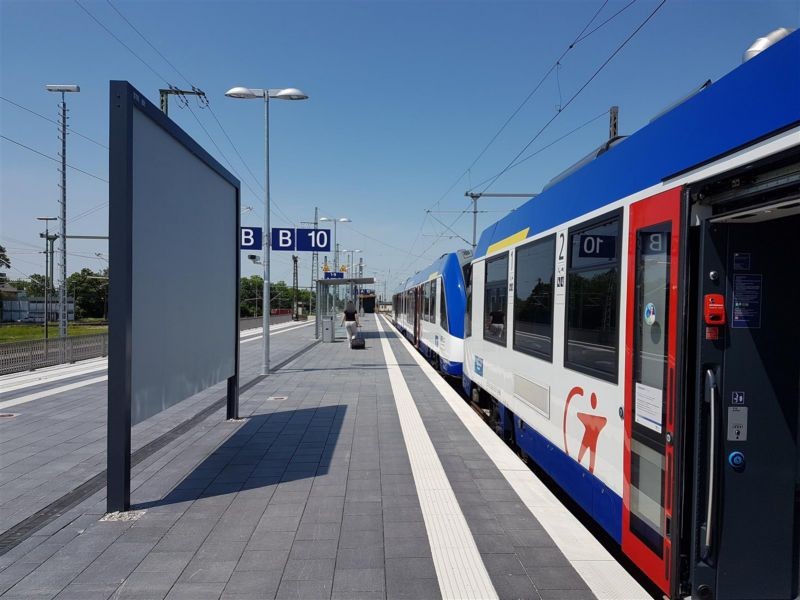 Hbf, Bstg., Gleis 10, 2. Sto. 01