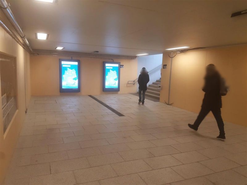 Hbf, südl. Ufg.,Stirnseite Aufg. Bstg.10, re