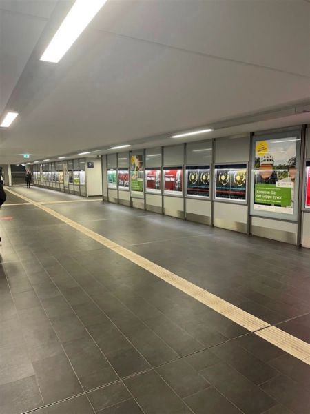 Hbf, Personentunnel West rechts neben Aufzug Gl. 3