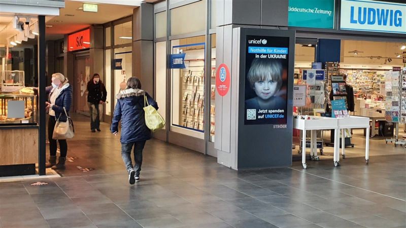 Hbf, EH, li. vor Buchhandel, re. vor Ausg. City