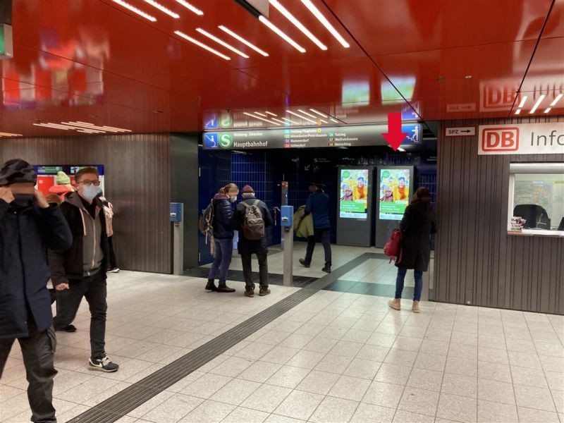 S-Bf Marienpl.,VTE-1, li. Zug. S-Bahn Ri.Hbf,2.Sto