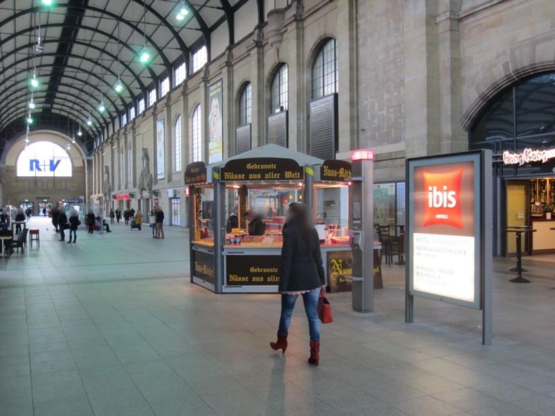 Hbf, Ausgang Ri. Taxistand geg. Buchhandlung