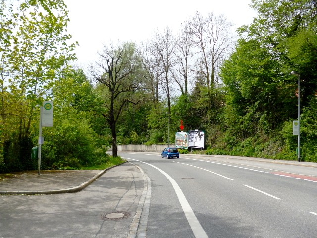 Lenzfrieder Straße gg. 22 / Görresweg nh. Bush.