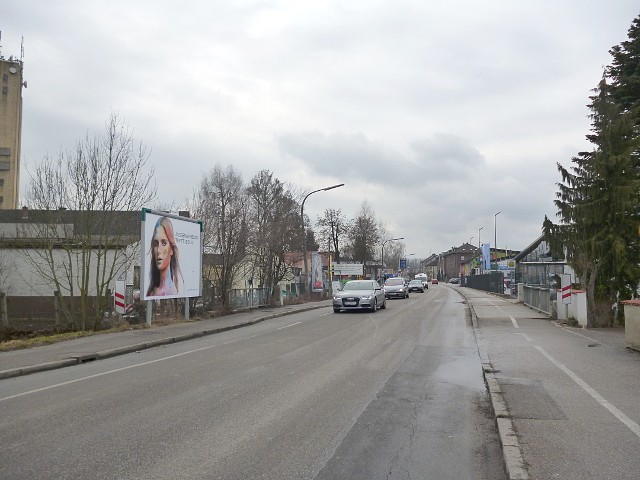 Straubinger Straße nh. 46 / Lindenstraße