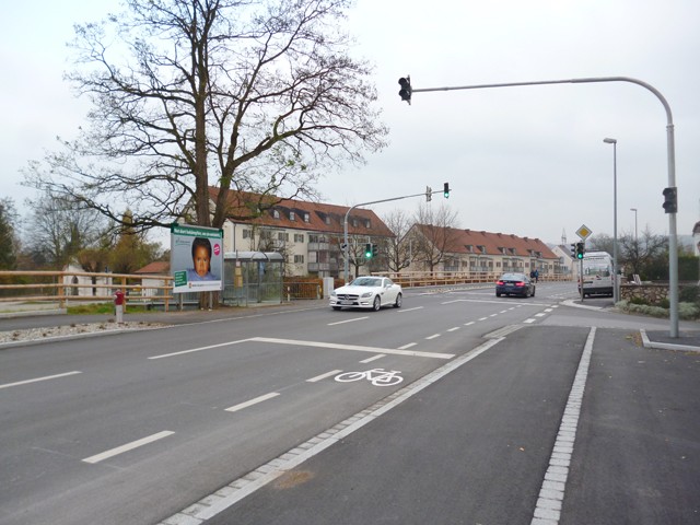 Bahnhofstraße gg. 14, B 299 / Siedlungsstraße