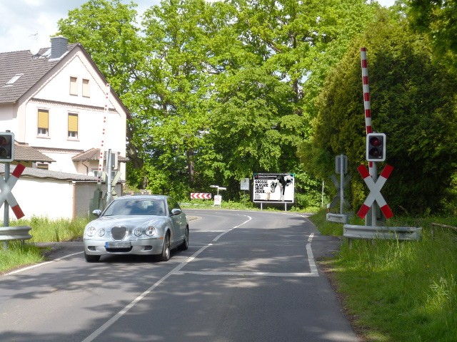 Eichwaldstraße / Niddertalstraße nh. Bahnübergang