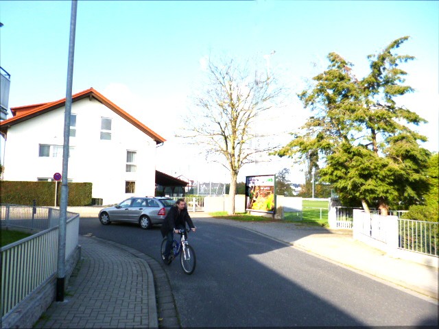 Bachstraße 6 / Fußballplatz