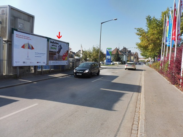 Industriestraße nh. 24 gg. Ausfahrt EKZ Gäubodenpark
