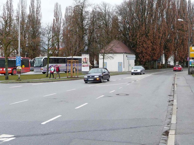 Hans-Krämer-Straße, Parkanlage (nh. Einfahrt Busbahnhof)