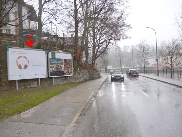 Bockschützstr. Einf. Parkplatz nh. Isarleitenweg (links)