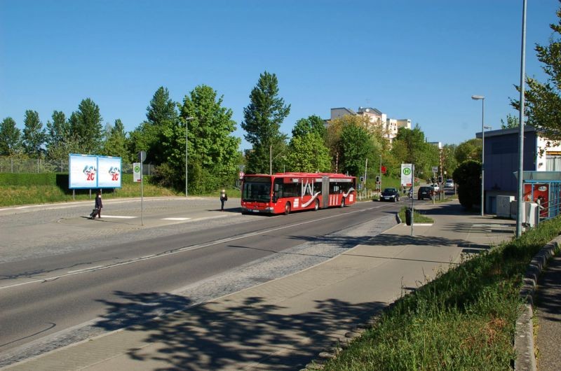 Riedstr/vor Bahnübergang (bei Bus-Hts)
