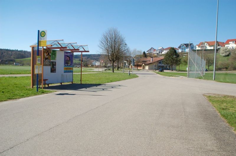 Linzgaustr/Schule/WH/Sicht Sportplatz  (Winterspüren)