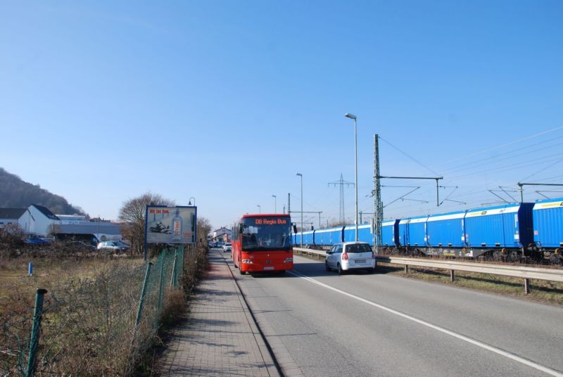 Bahnstr/nh. Lindenstr/Sto. 2/Zufahrt Edeka (WE lks)
