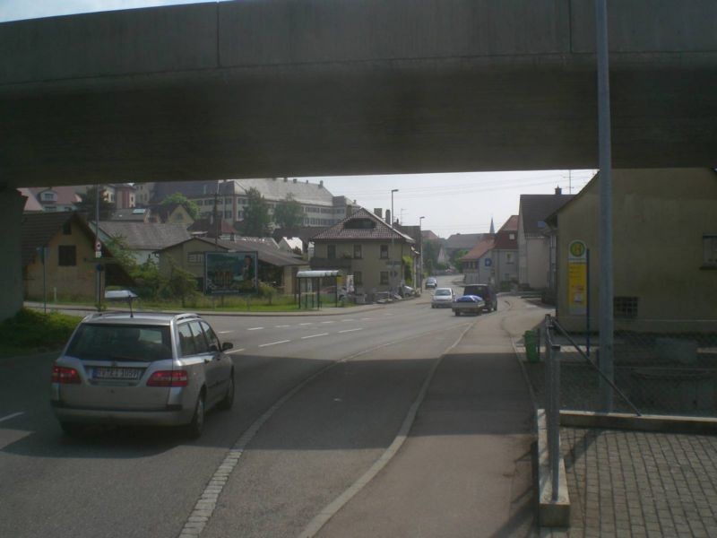 Saulgauer Str/Ecke Hauptstr. 32 (quer zur B 32)