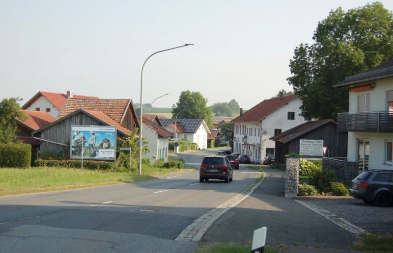 Chamer Str. 1/Himmelreichweg (quer)