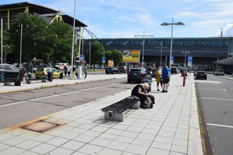 Flughafen Leipzig/Terminalring/geg. Eing Ankunft/WE rts -CSB