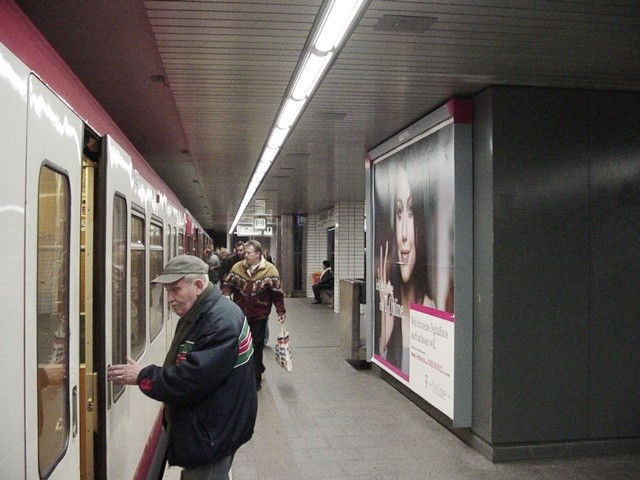 U-Bahnhof Langwasser Gemeinschaftshaus stadteinwärts