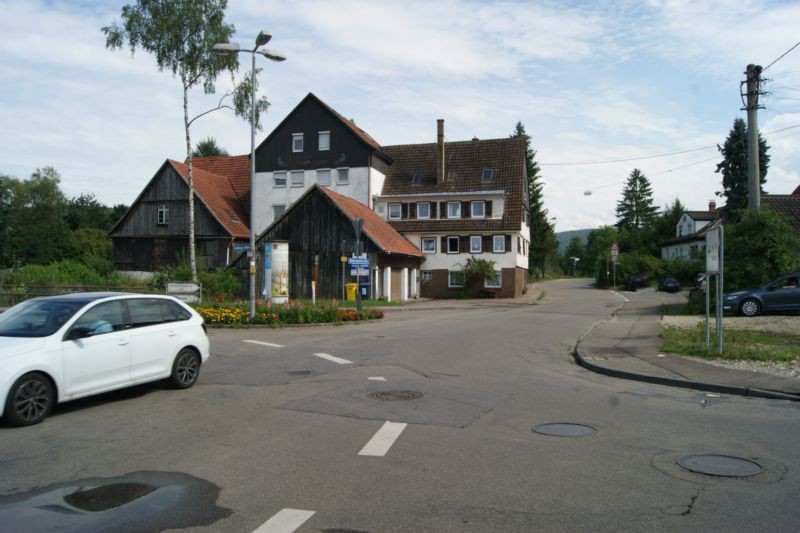 Adelberger Str./Bahnübergang