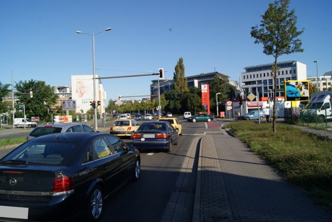 Ludwig-Erhardt-Str.  / Marienplatz / Ampel quer VS