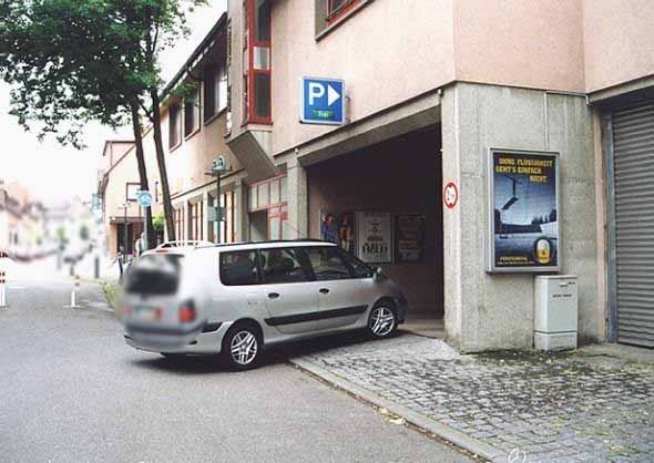 Löwenmarkt 5/nach Solitudestr./Parkhaus Einfahrt (WV)