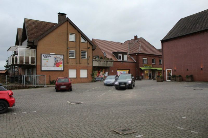 Kirchplatz 11 a  / Edeka (PP)