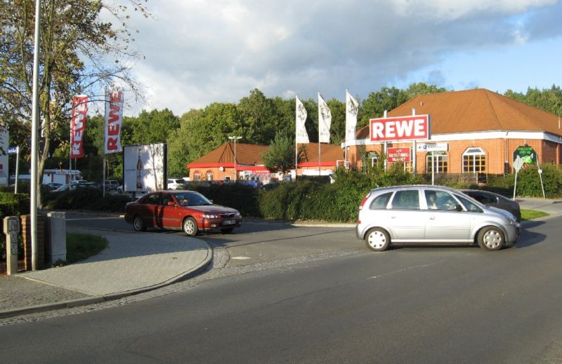 Heinrich-Heine-Str.  / Schlossäckerstr.