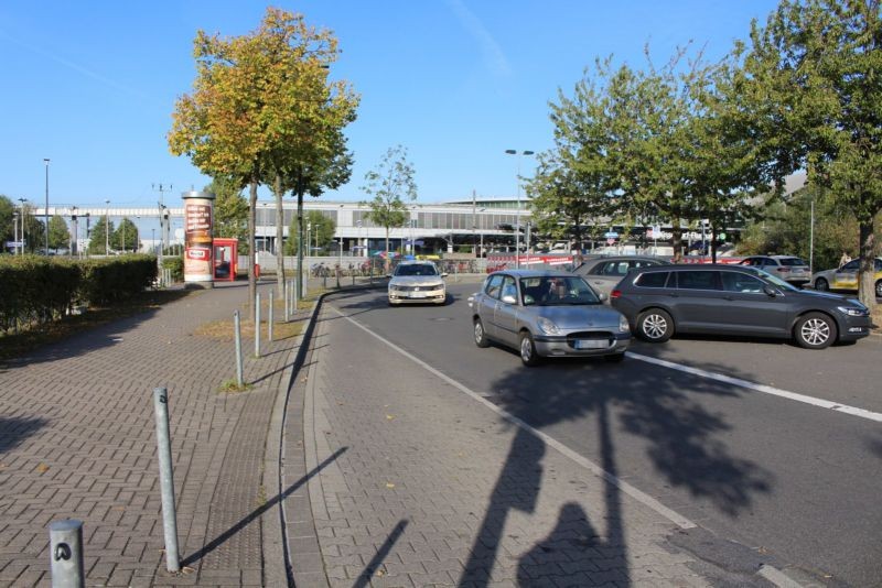 Tiefenbroicher Weg am Fernbahnhof Düsseldorf-Flughafen