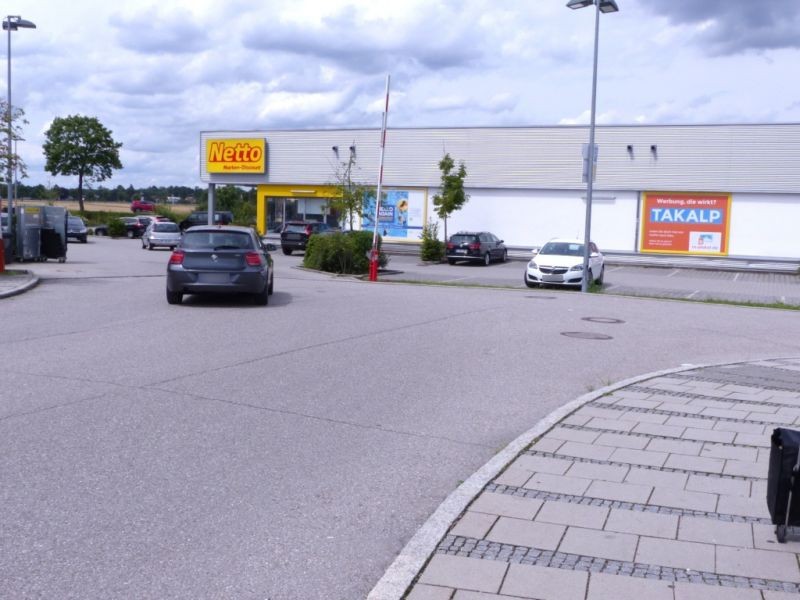 Am Hachinger Bach   5/Einf. Netto-Rewe re.