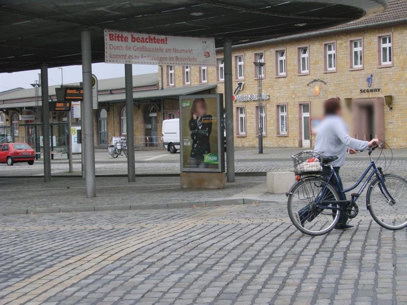 Theodor-Heuss-Platz/Bussteig 3 Si. Bussteig 1
