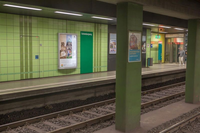 Grüneburgweg/C-Ebene/Ri. Südbahnhof/SOS