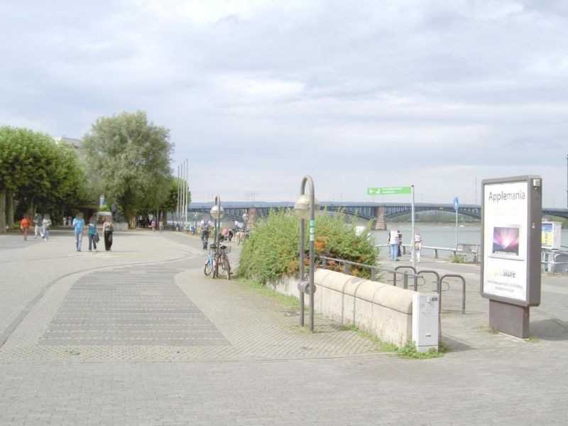 Adenauer-Ufer