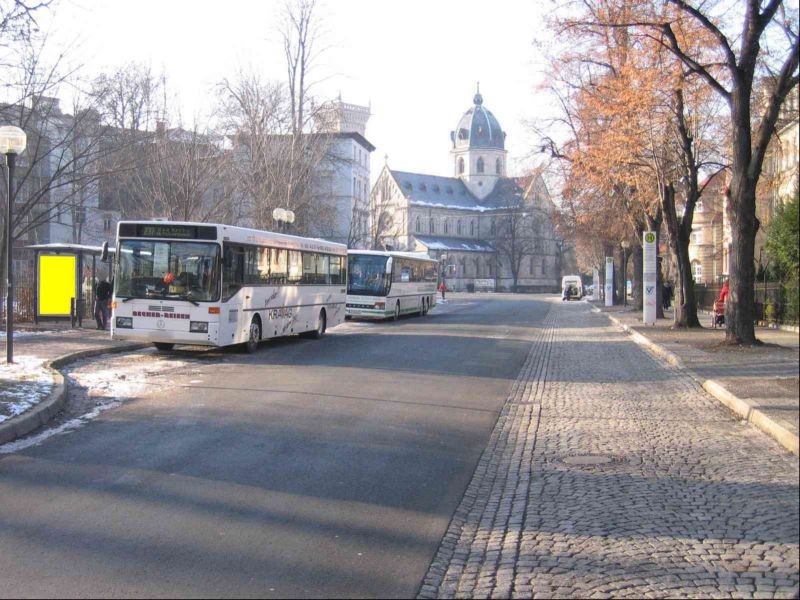 Hoffmann-von-Fallersleben-Str./Bus-Bf mi./We.li.
