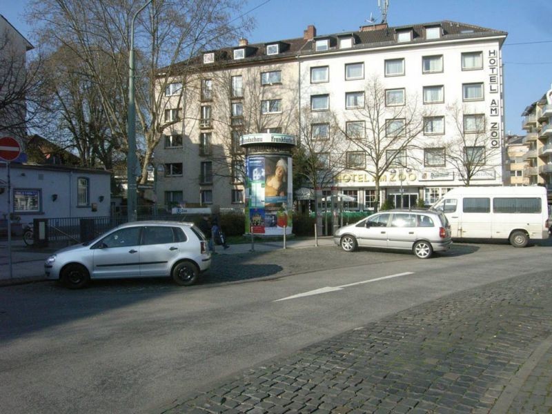 Alfred-Brehm-Platz/Theobald-Christ-Str.